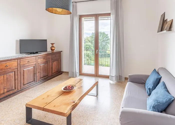 Casa Lilla - Lakeview Large With Garden Above Apartamento